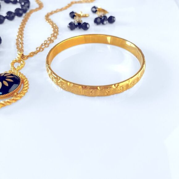 Vintage Black & Gold Jewelry Lot - Picture 4 of 6